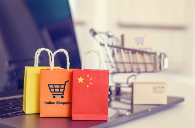 bolsas con carrito y bandera de China