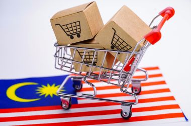 carrito con cajas y bandera de Malasia