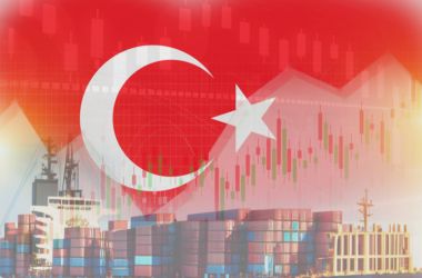 bandera de Turquía con contenedores 