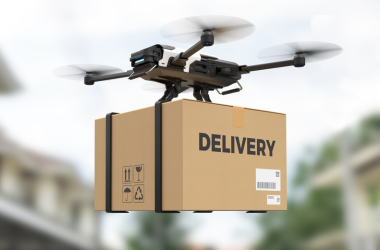 dron con caja de delivery